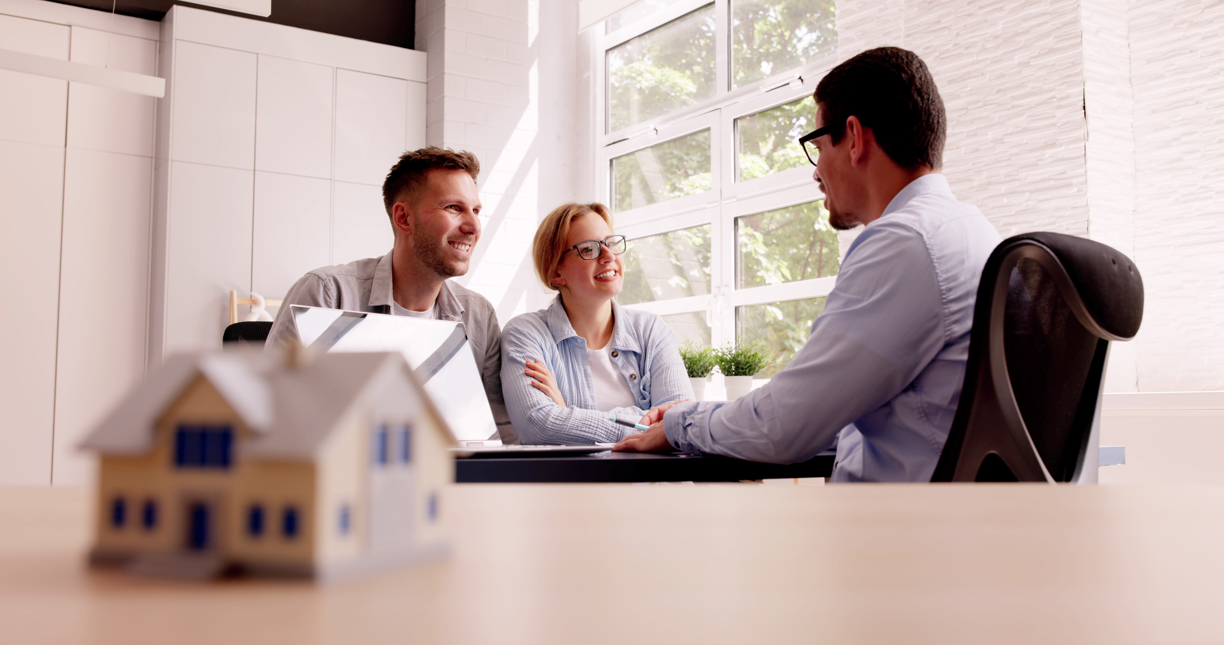 The Hidden Heroes of Bridging Loans: How a Specialist Broker Changes Everything