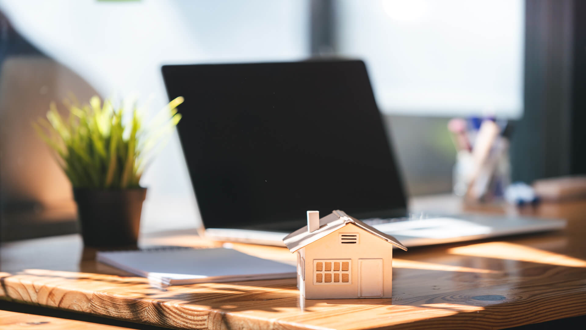 Independent mortgage broker modelling structured bridging finance options before buy before sell transition